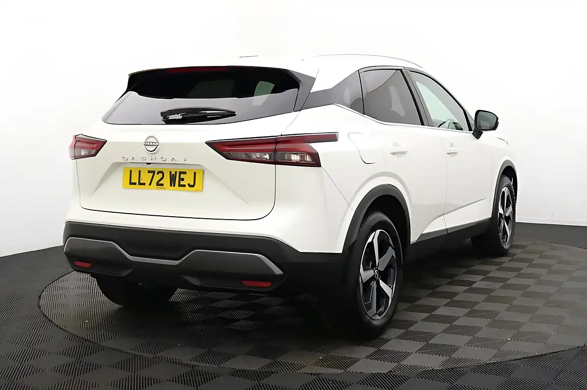 Used 2022 Nissan Qashqai N-Connecta White - Interior and Exterior details 3