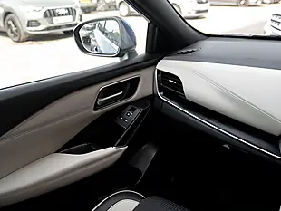 Used 2022 Nissan Qashqai Tekna Blue - Interior and Exterior details 13