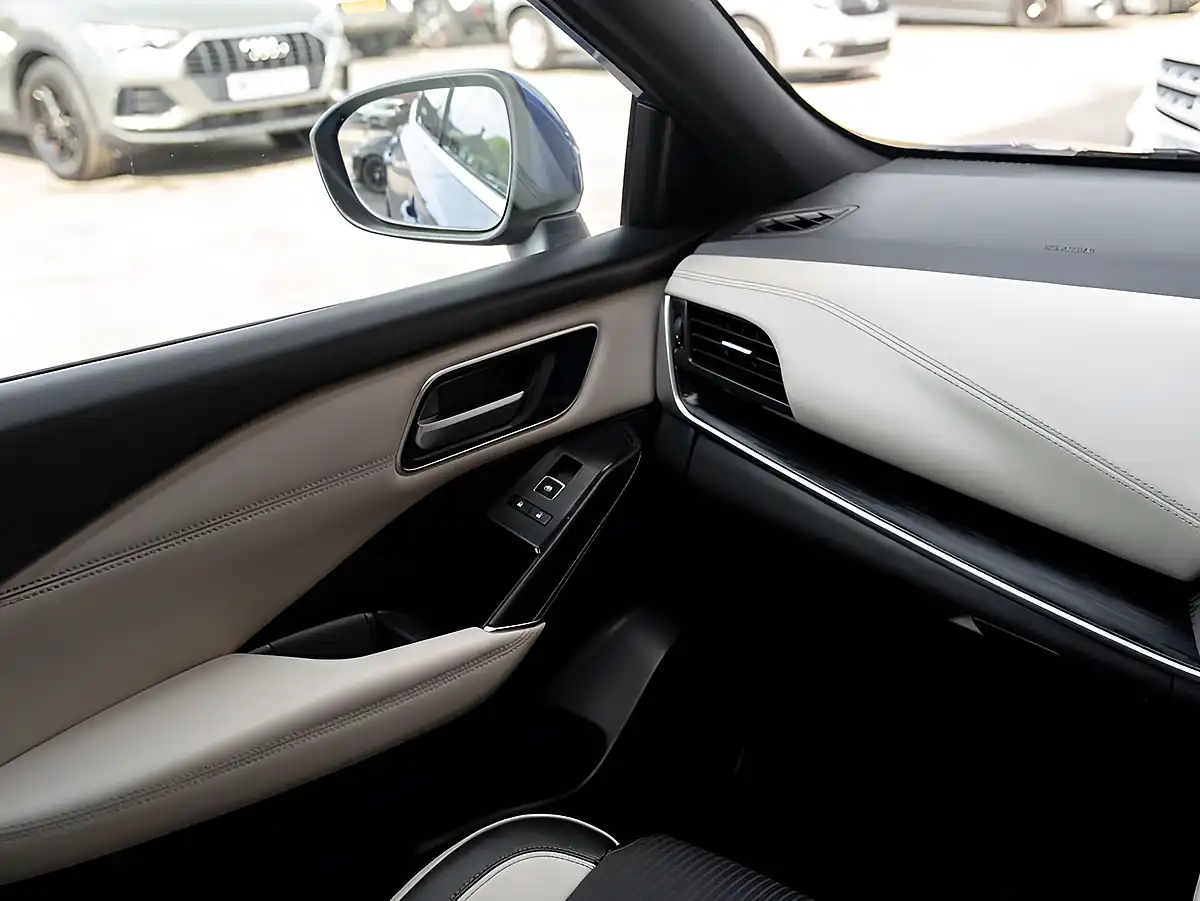 Used 2022 Nissan Qashqai Tekna Blue - Interior and Exterior details 13