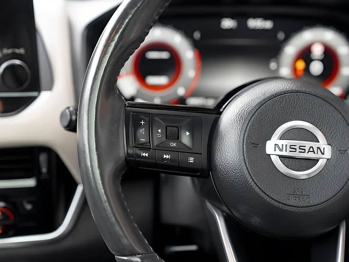 Used 2022 Nissan Qashqai Tekna Blue - Interior and Exterior details 16