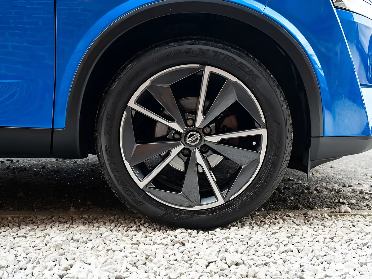 Used 2022 Nissan Qashqai Tekna Blue - Interior and Exterior details 17