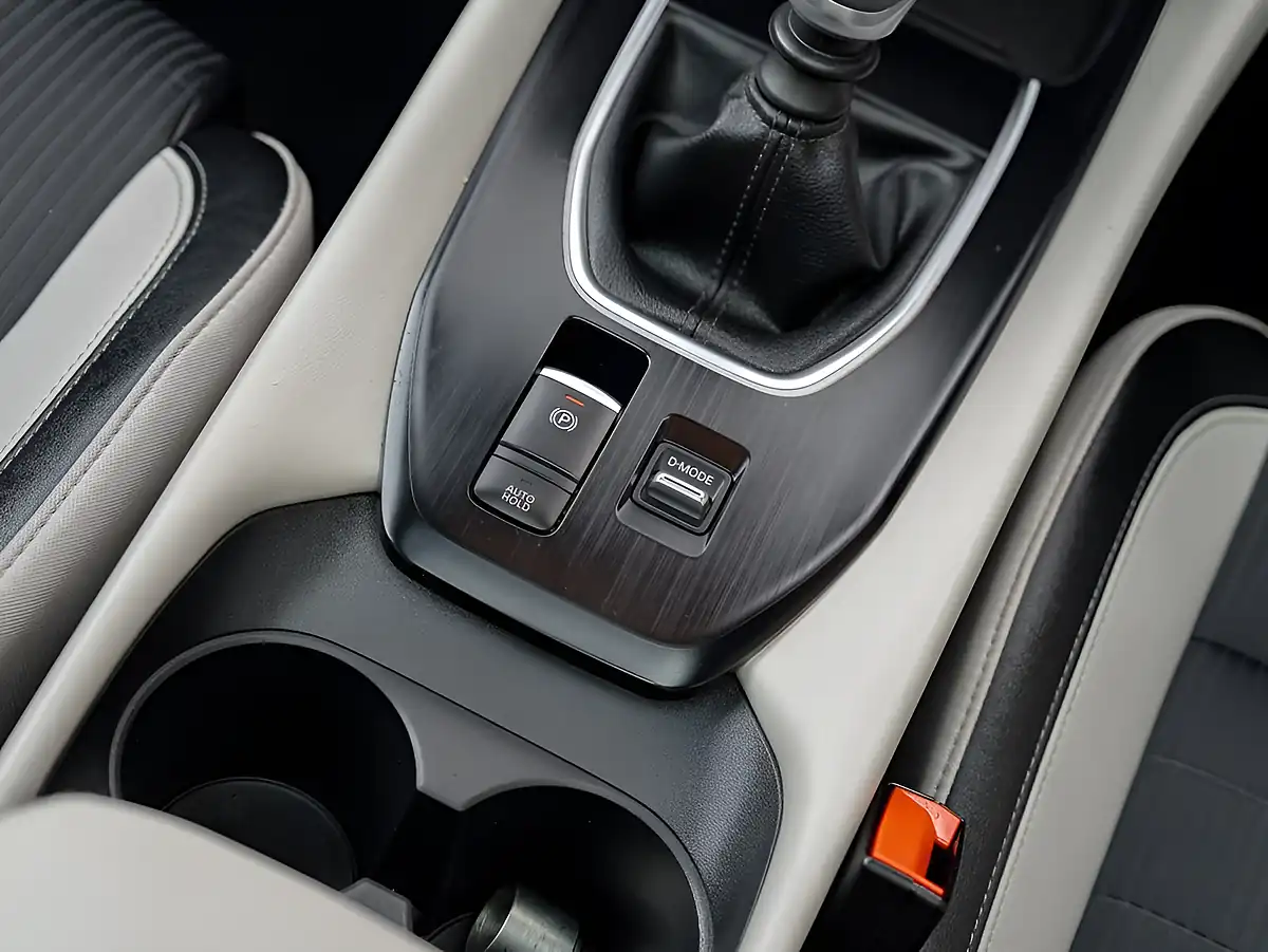Used 2022 Nissan Qashqai Tekna Blue - Interior and Exterior details 8