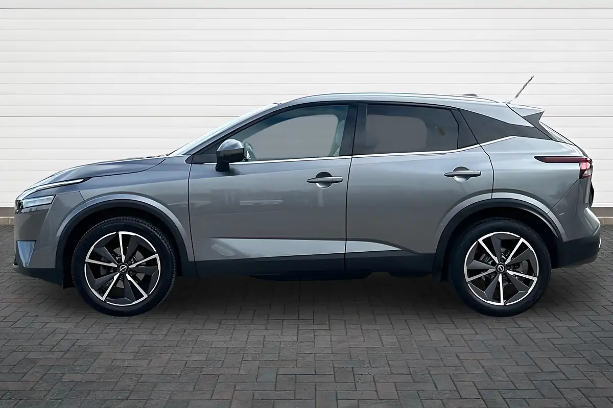 Used 2022 Nissan Qashqai Tekna Gun Metal - Interior and Exterior details 6