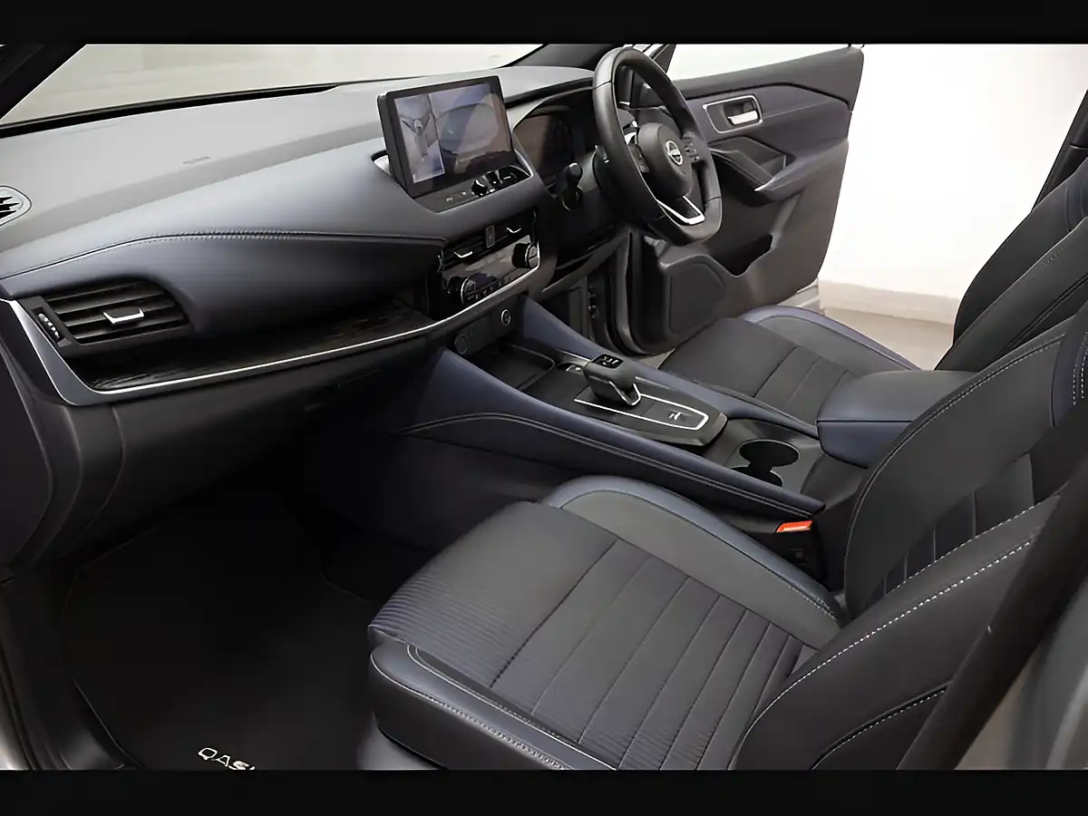Used 2022 Nissan Qashqai Tekna Silver - Interior and Exterior details 10