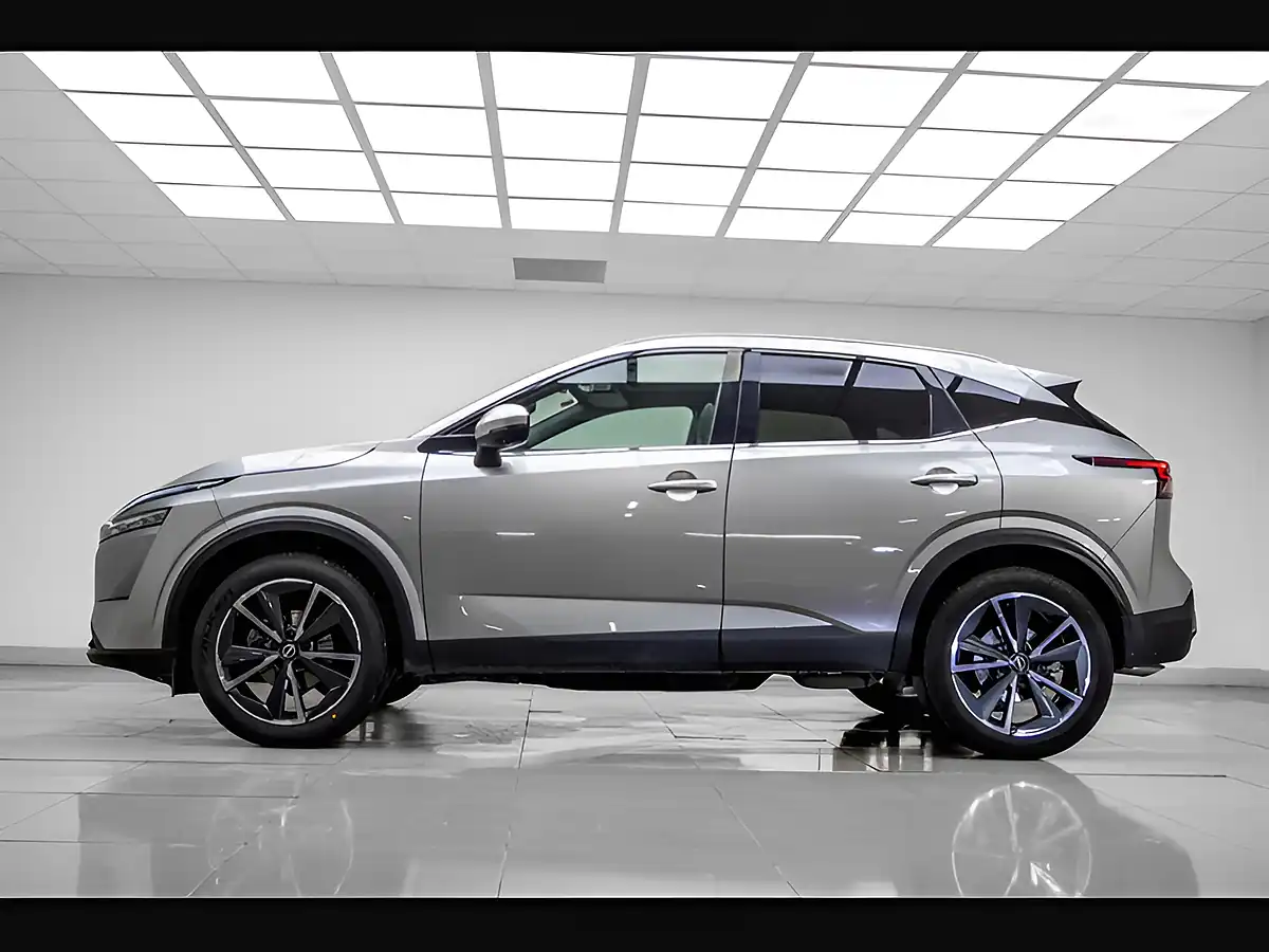 Used 2022 Nissan Qashqai Tekna Silver - Interior and Exterior details 4