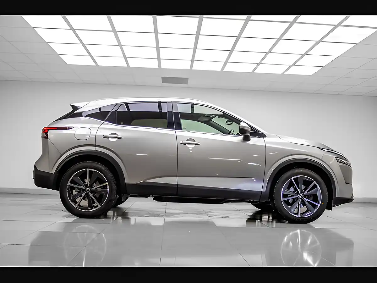 Used 2022 Nissan Qashqai Tekna Silver - Interior and Exterior details 8