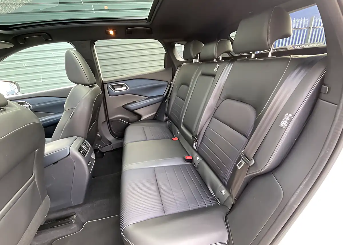 Used 2022 Nissan Qashqai Tekna White - Interior and Exterior details 15
