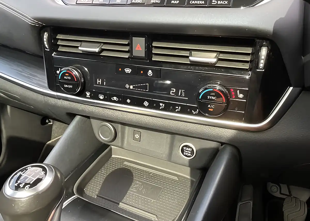Used 2022 Nissan Qashqai Tekna White - Interior and Exterior details 18