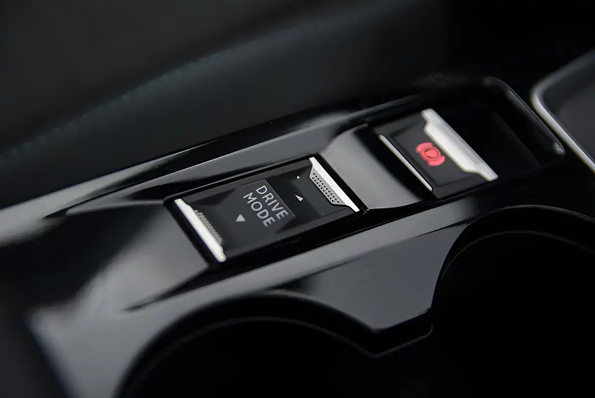 Used 2022 Peugeot 2008 Allure Premium Orange - Interior and Exterior details 13