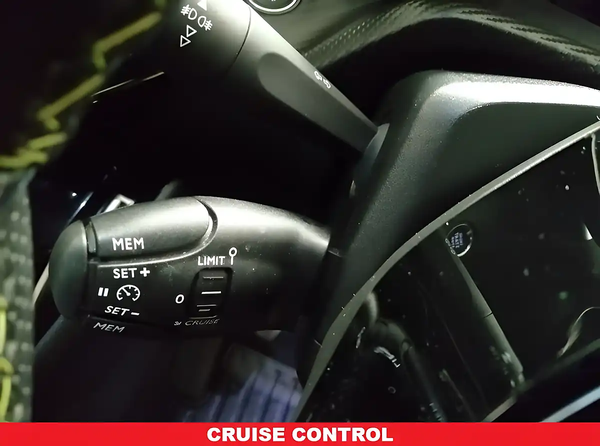 Used 2022 Peugeot 2008 GT Orange - Interior and Exterior details 10