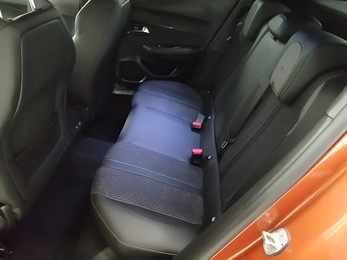 Used 2022 Peugeot 2008 GT Orange - Interior and Exterior details 14