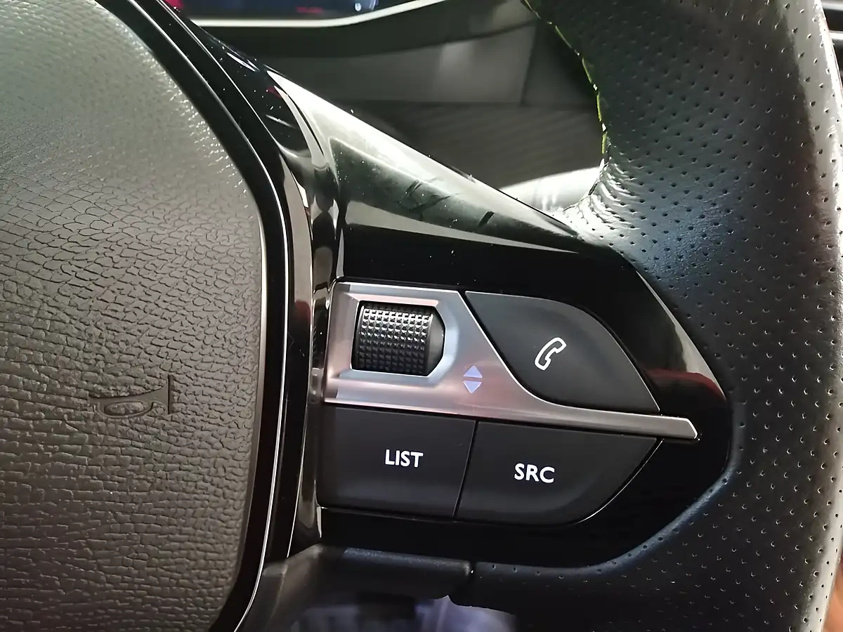 Used 2022 Peugeot 2008 GT Orange - Interior and Exterior details 9