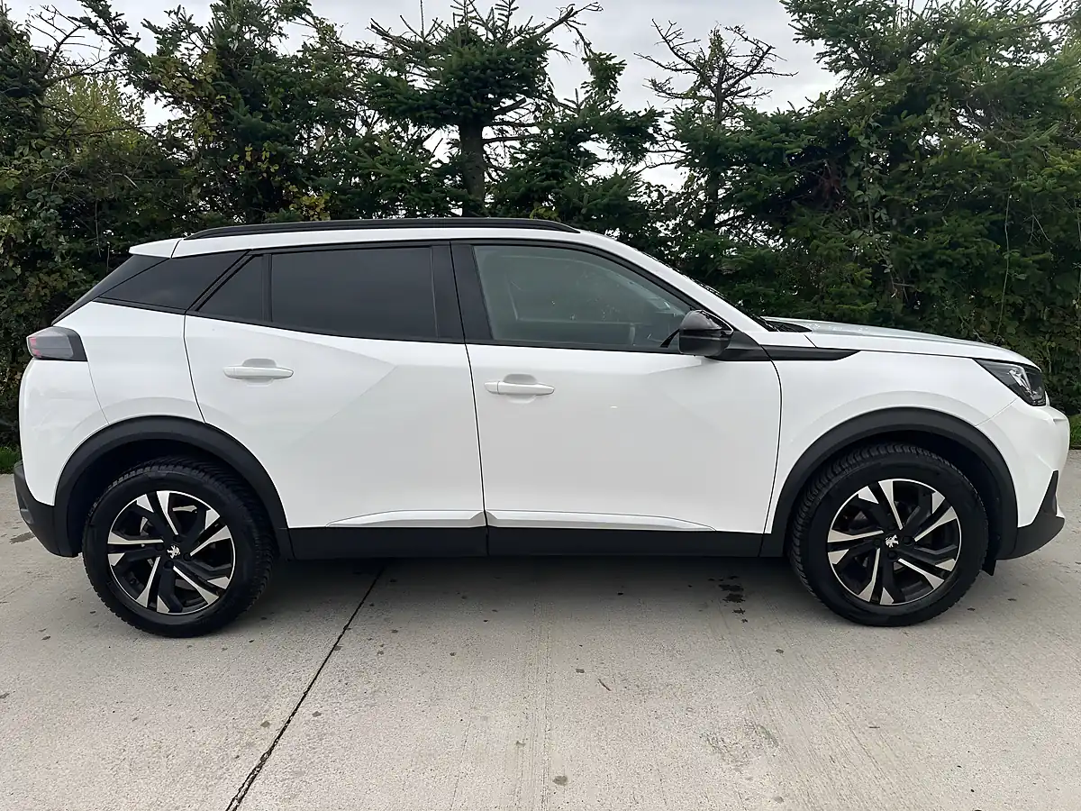 Used 2022 Peugeot 2008 - Interior and Exterior details 8