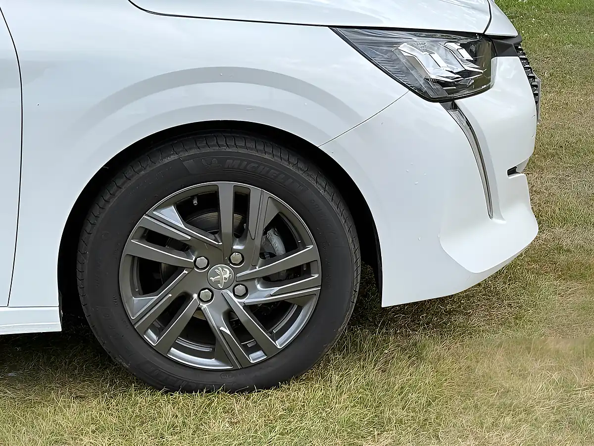 Used 2022 Peugeot 208 Active Premium White - Interior and Exterior details 7