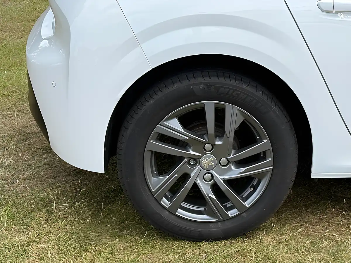 Used 2022 Peugeot 208 Active Premium White - Interior and Exterior details 8