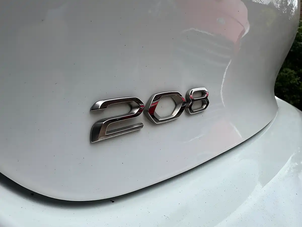 Used 2022 Peugeot 208 Active Premium White - Interior and Exterior details 18