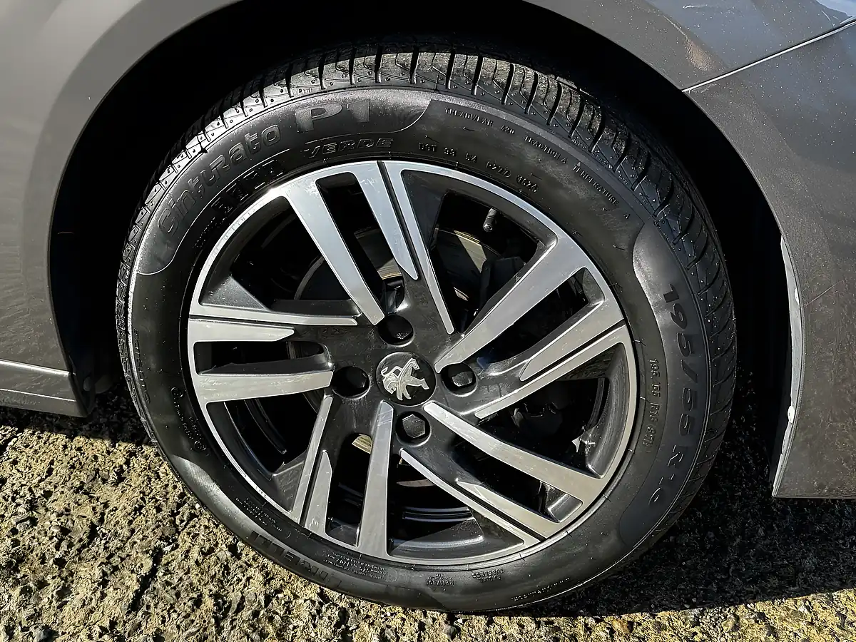 Used 2022 Peugeot 208 Allure Premium Grey Metallic - Interior and Exterior details 18