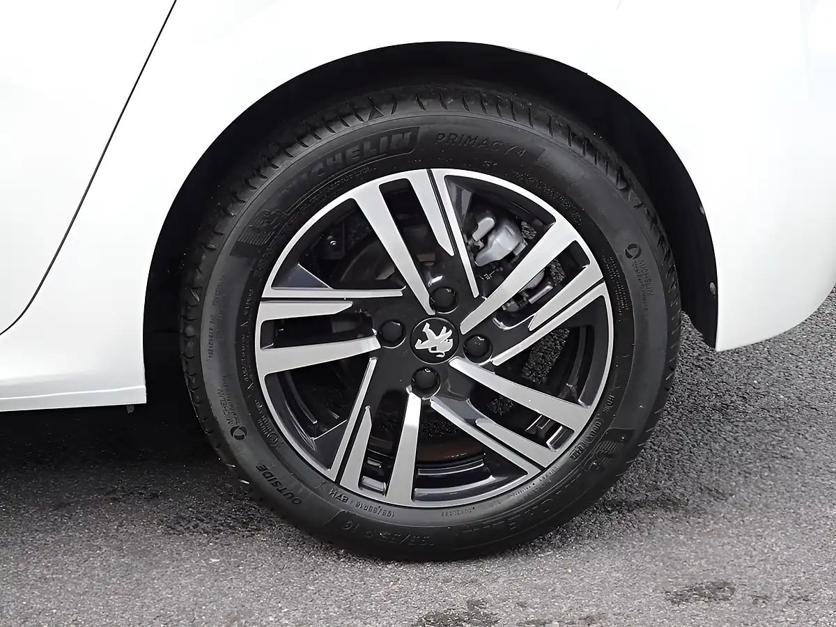 Used 2022 Peugeot 208 Allure Premium White Pearl - Interior and Exterior details 16