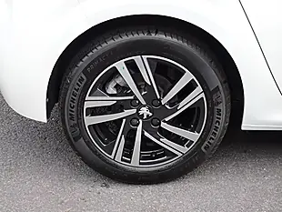Used 2022 Peugeot 208 Allure Premium White Pearl - Interior and Exterior details 17