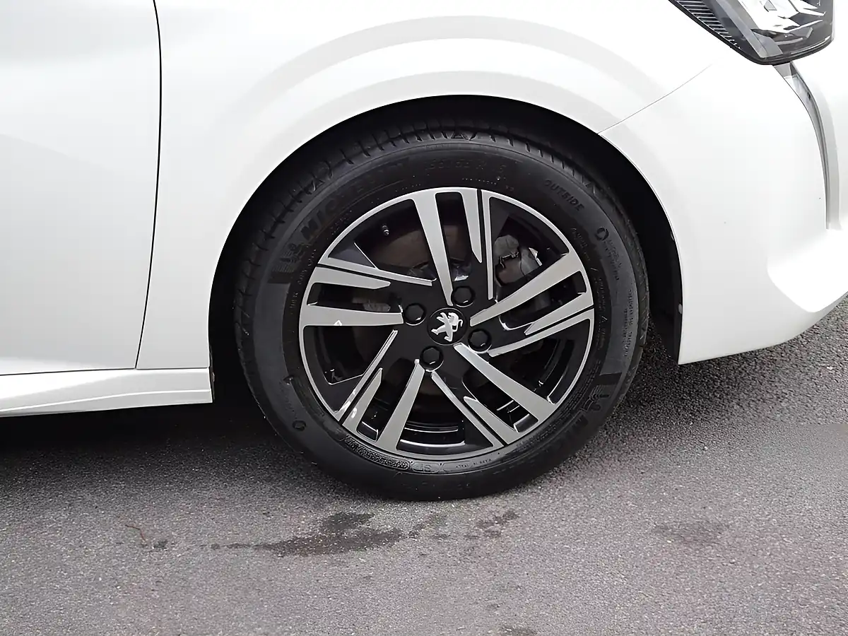 Used 2022 Peugeot 208 Allure Premium White Pearl - Interior and Exterior details 19