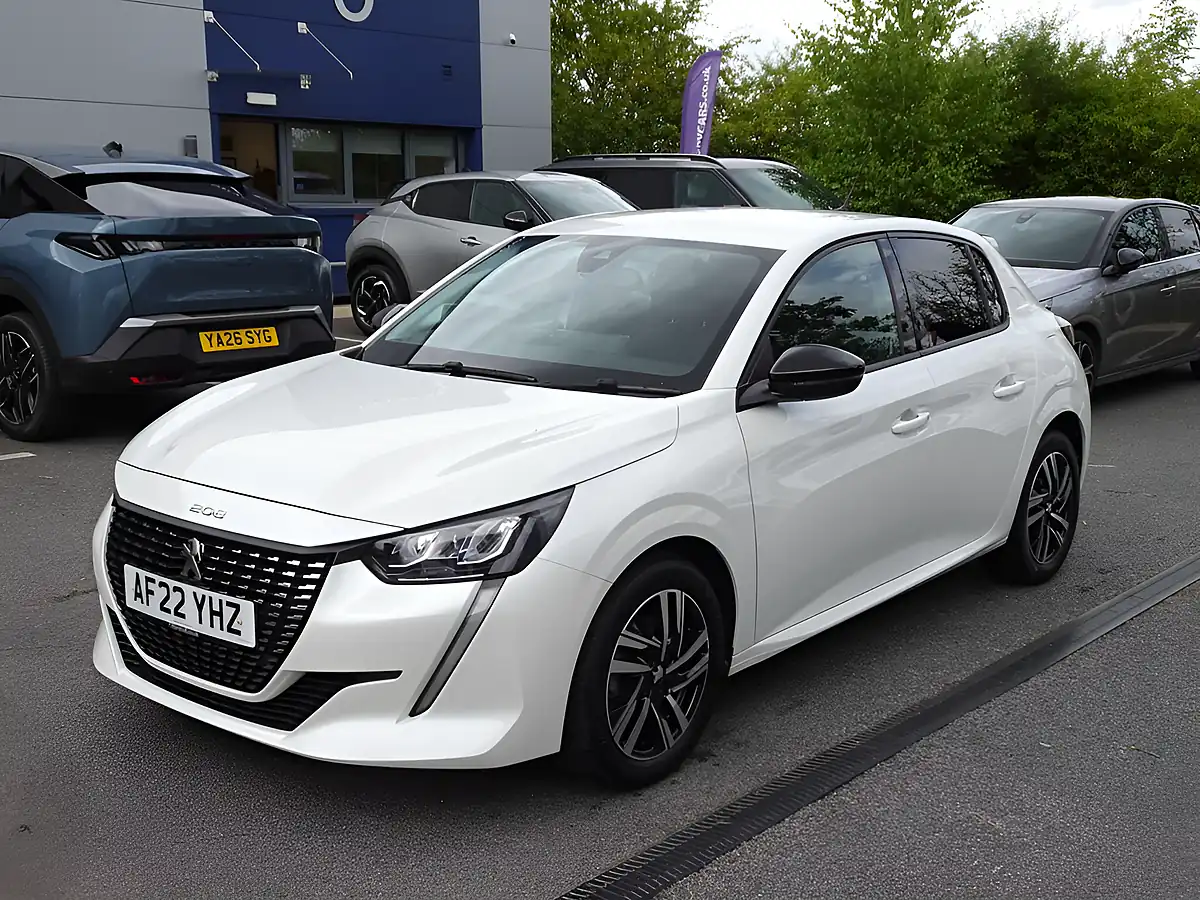 Used 2022 Peugeot 208 Allure Premium White Pearl - Interior and Exterior details 4