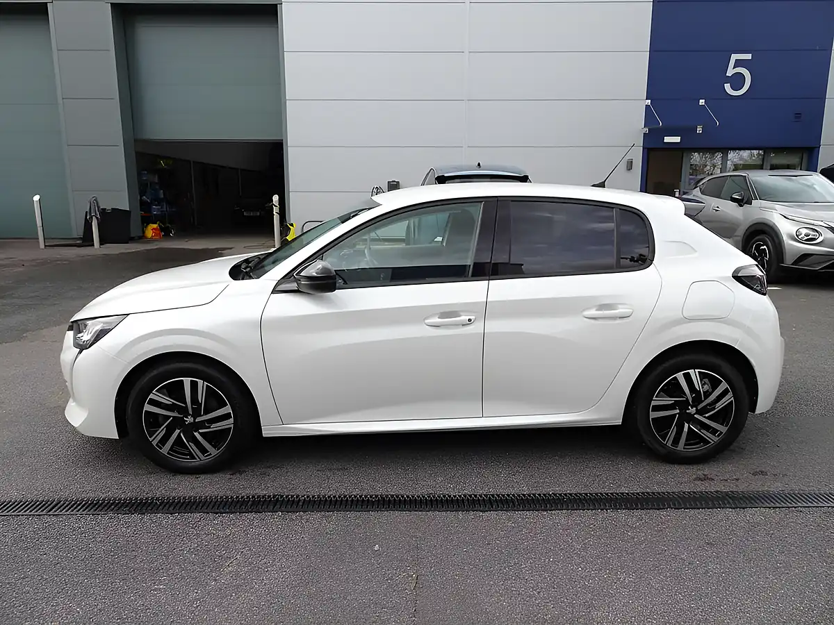 Used 2022 Peugeot 208 Allure Premium White Pearl - Interior and Exterior details 7