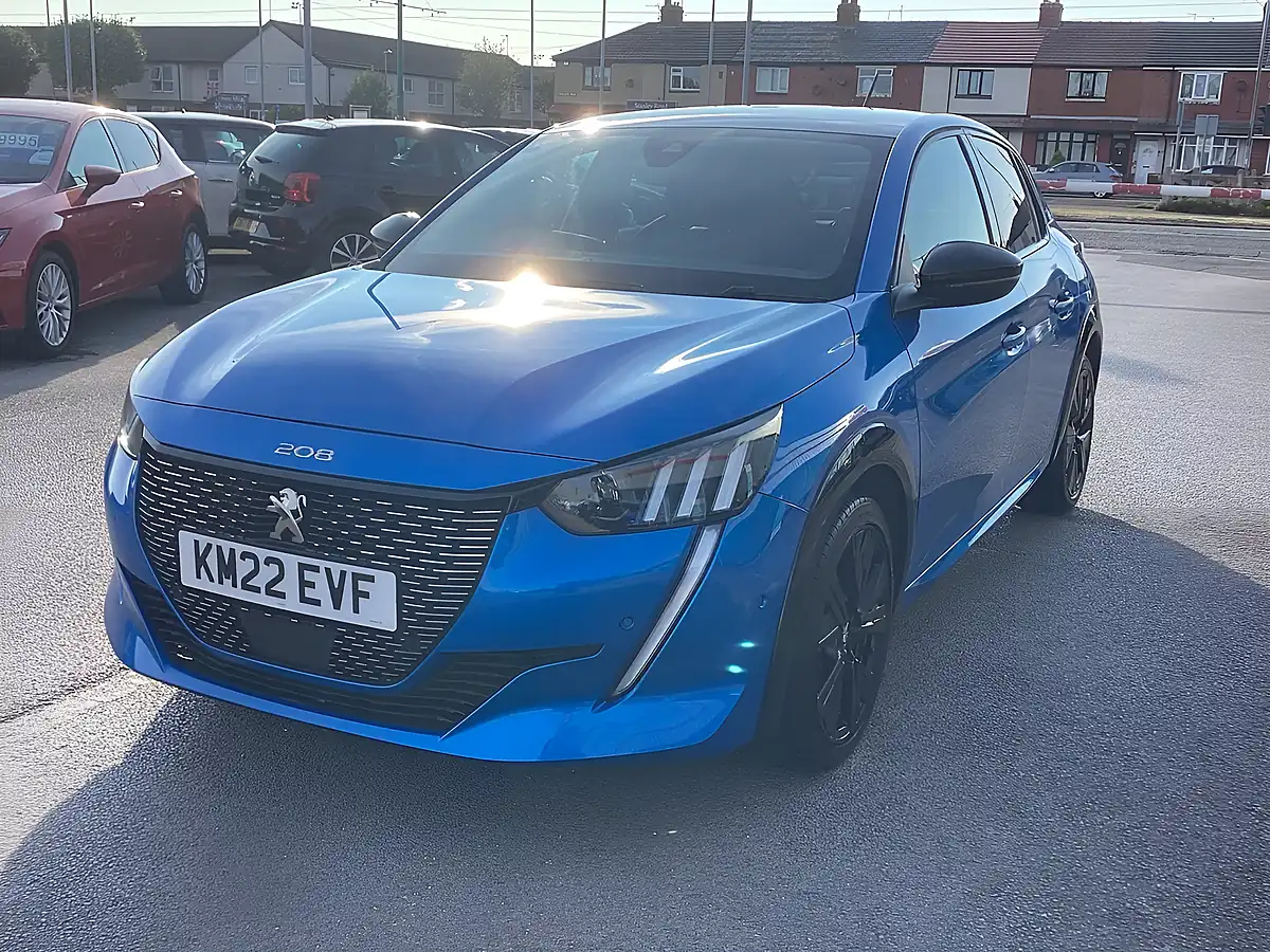 Used 2022 Peugeot 208 GT Blue - Interior and Exterior details 3