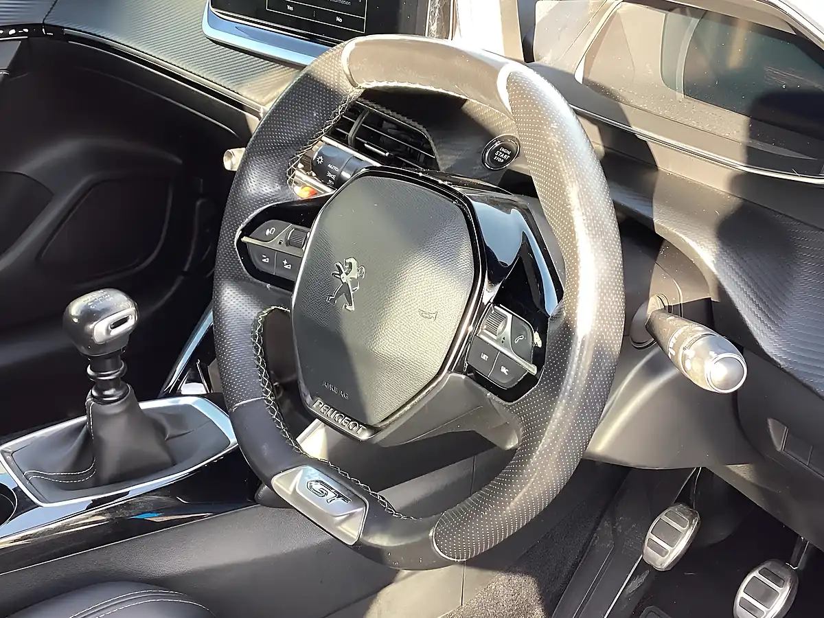Used 2022 Peugeot 208 GT Blue - Interior and Exterior details 7