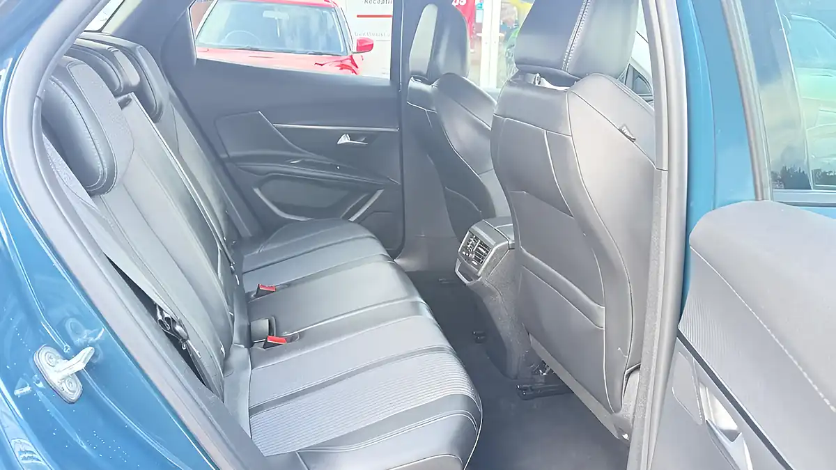 Used 2022 Peugeot 3008 Allure Blue - Interior and Exterior details 11