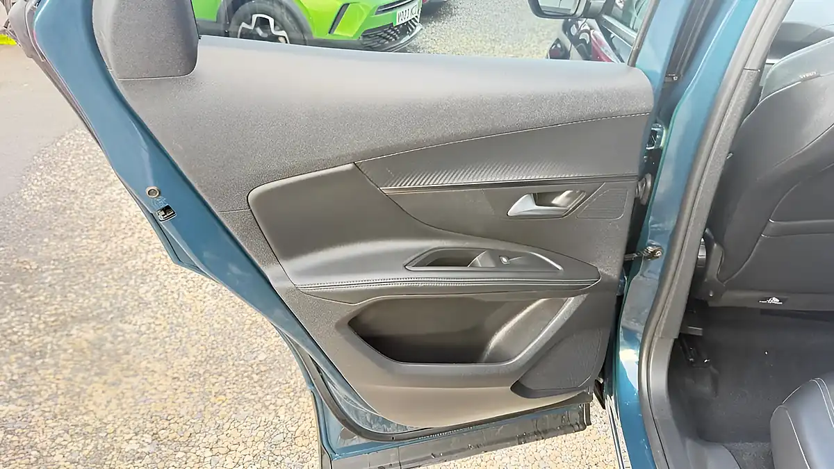 Used 2022 Peugeot 3008 Allure Blue - Interior and Exterior details 15
