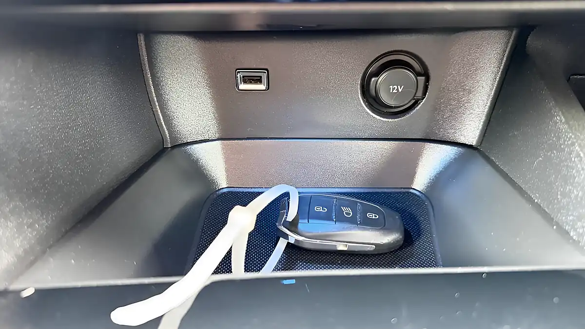 Used 2022 Peugeot 3008 Allure Blue - Interior and Exterior details 9