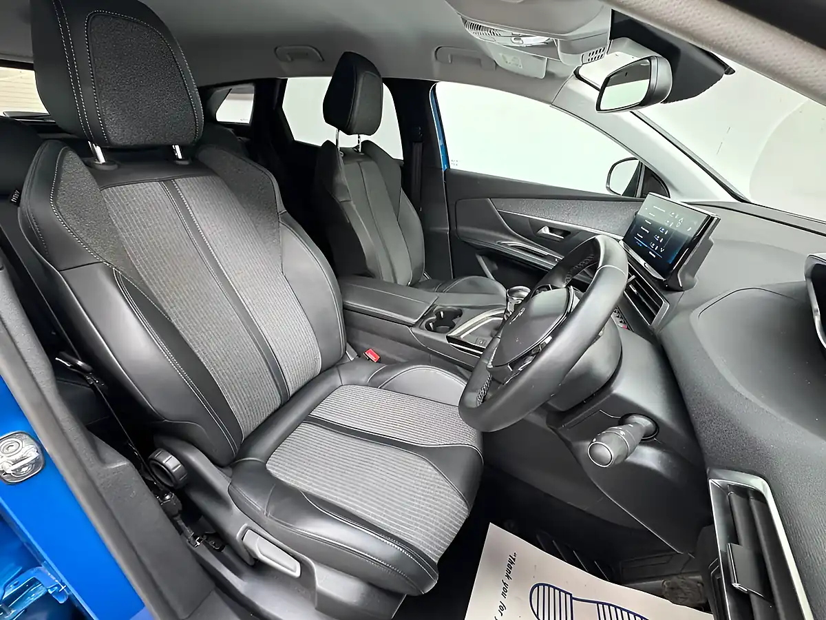 Used 2022 Peugeot 3008 Allure Premium Blue - Interior and Exterior details 11