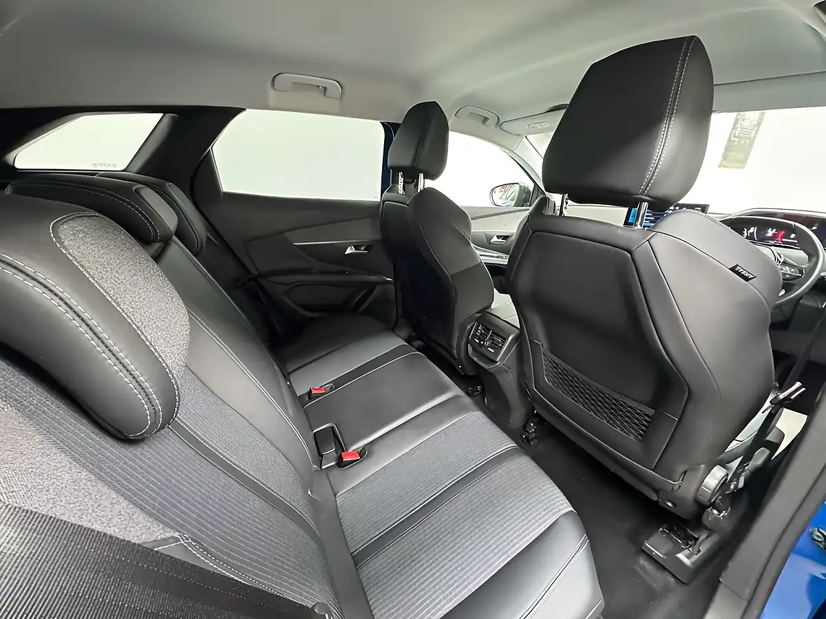 Used 2022 Peugeot 3008 Allure Premium Blue - Interior and Exterior details 12