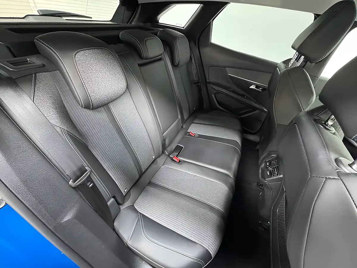 Used 2022 Peugeot 3008 Allure Premium Blue - Interior and Exterior details 13
