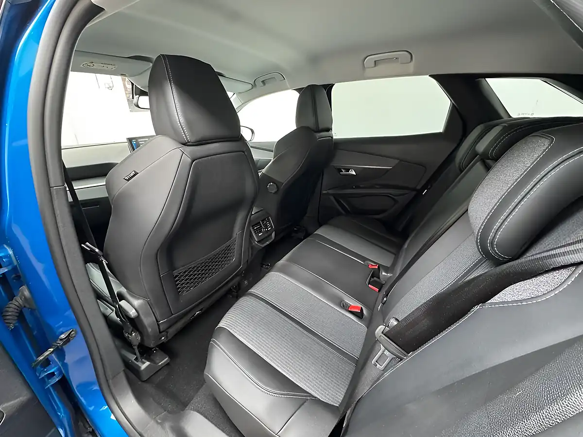 Used 2022 Peugeot 3008 Allure Premium Blue - Interior and Exterior details 16