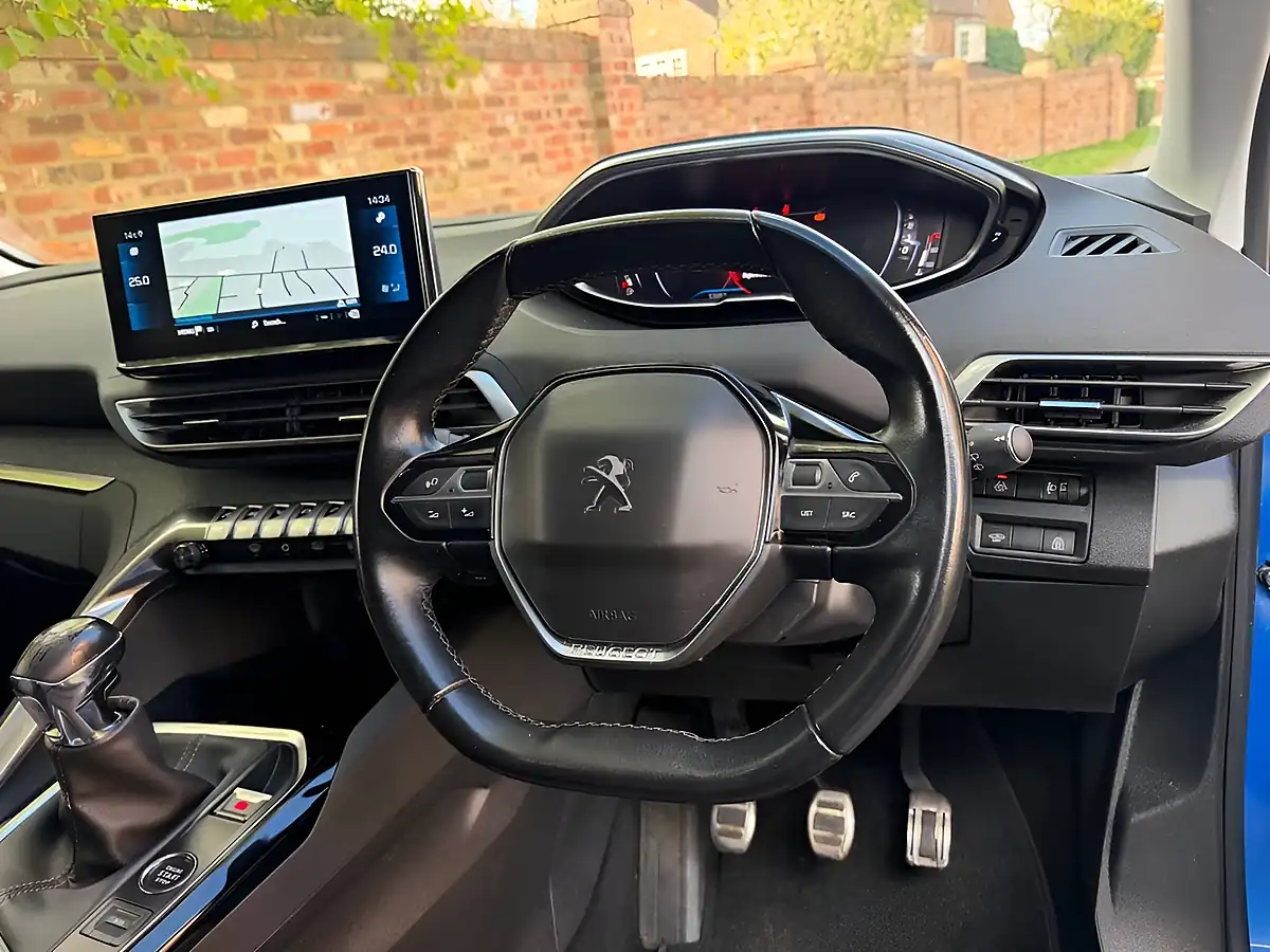 Used 2022 Peugeot 3008 Allure Premium + Blue - Interior and Exterior details 7