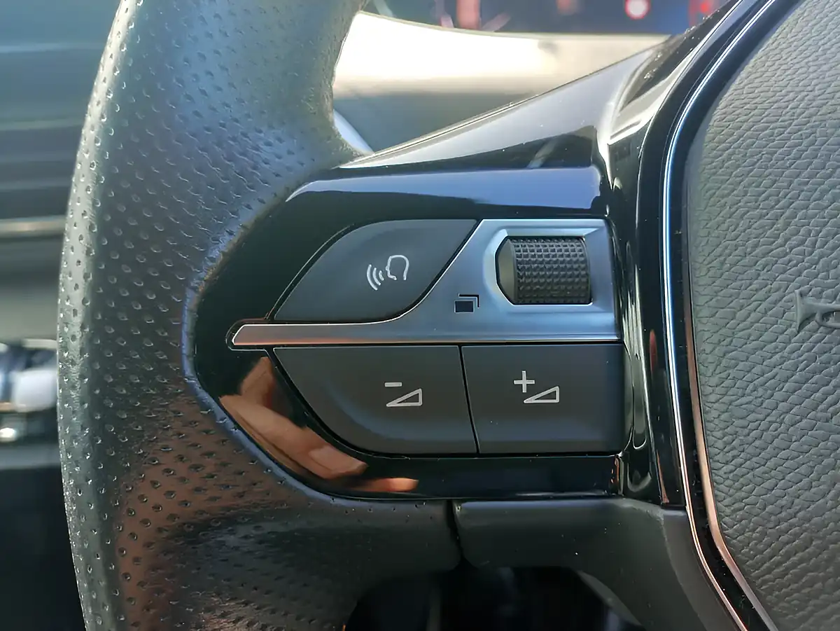 Used 2022 Peugeot 3008 GT Blue - Interior and Exterior details 11