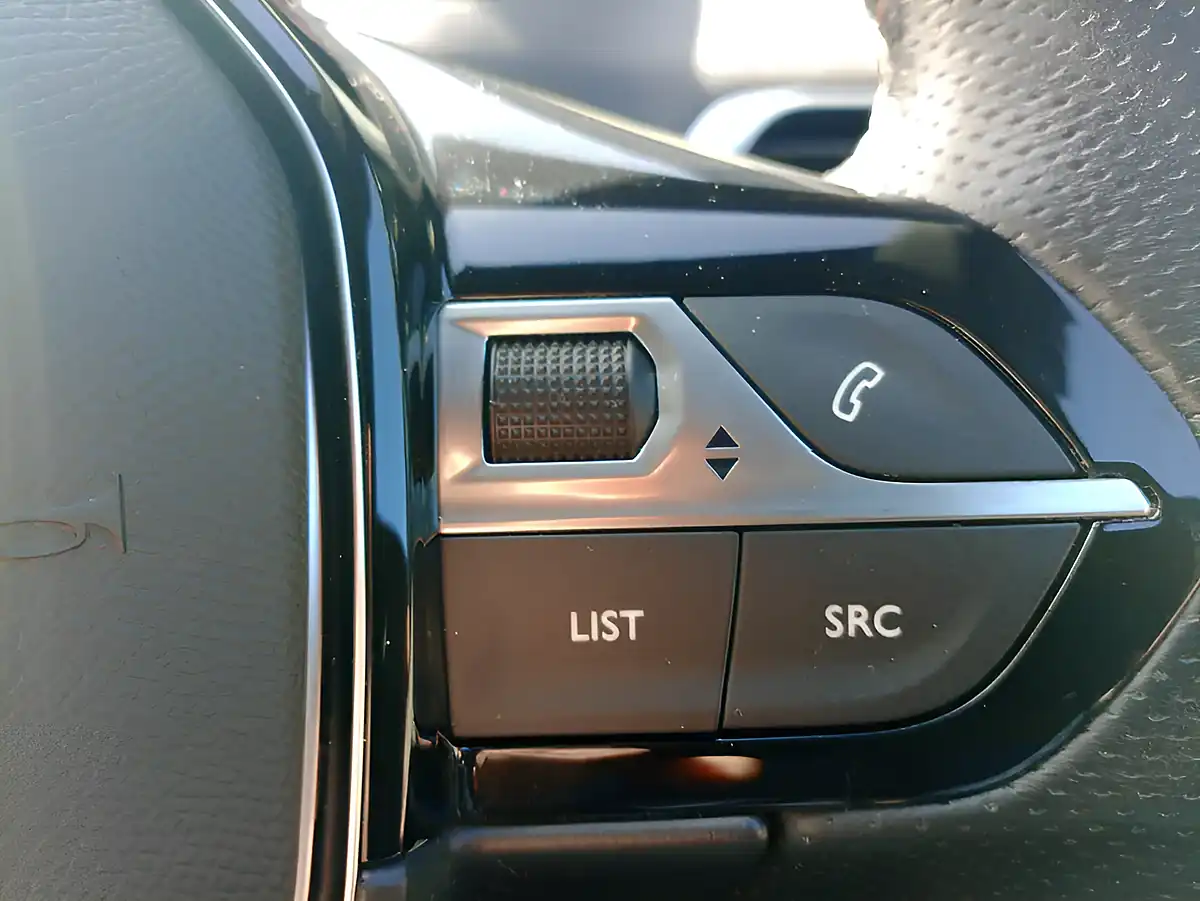 Used 2022 Peugeot 3008 GT Blue - Interior and Exterior details 12
