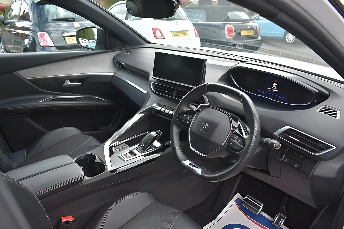 Used 2022 Peugeot 3008 GT White - Interior and Exterior details 10