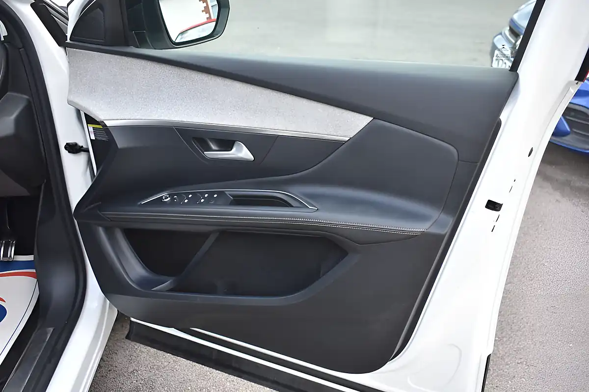 Used 2022 Peugeot 3008 GT White - Interior and Exterior details 11