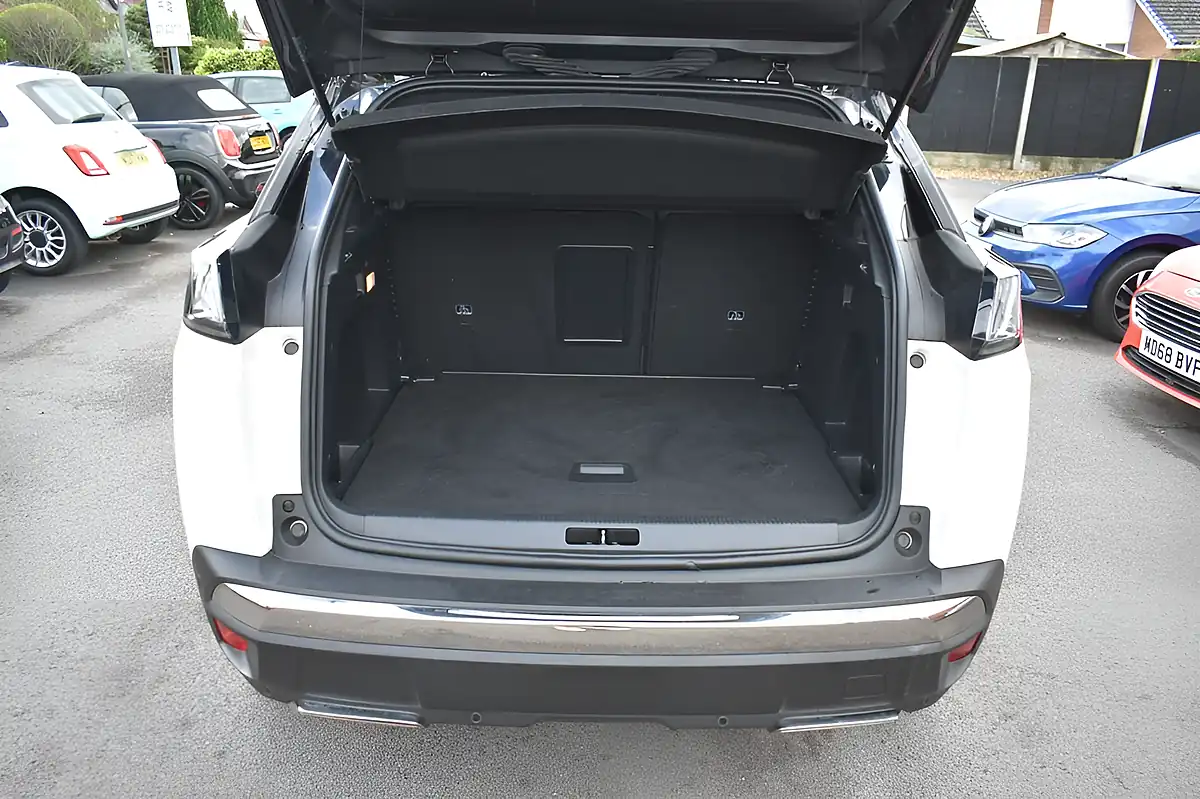 Used 2022 Peugeot 3008 GT White - Interior and Exterior details 13