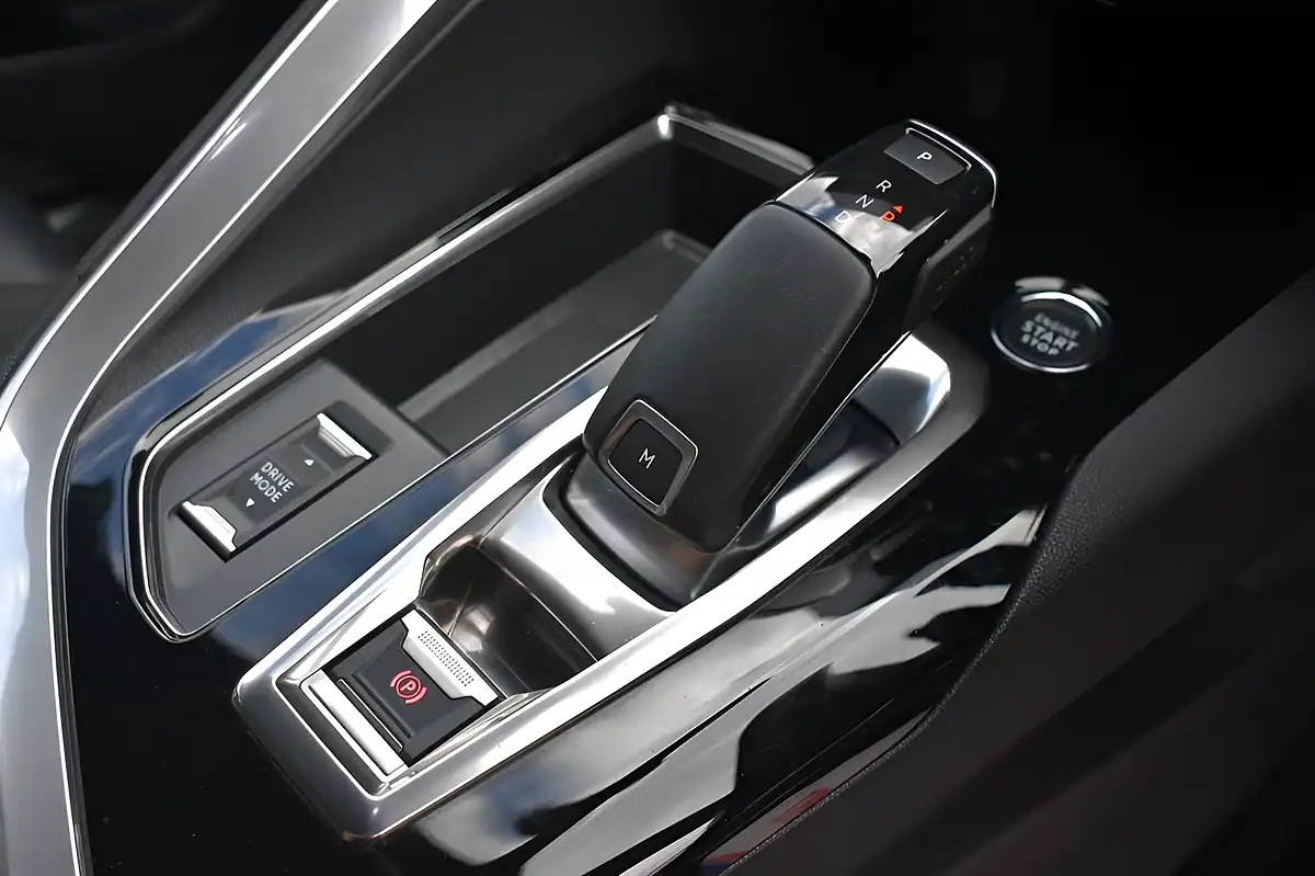 Used 2022 Peugeot 3008 GT White - Interior and Exterior details 17