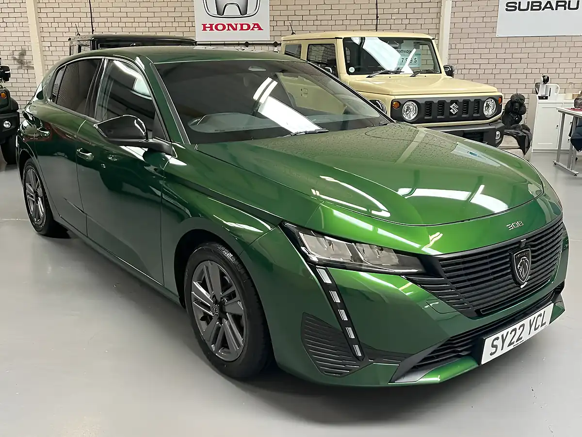Used 2022 Peugeot 308 Active Premium Green - Front View