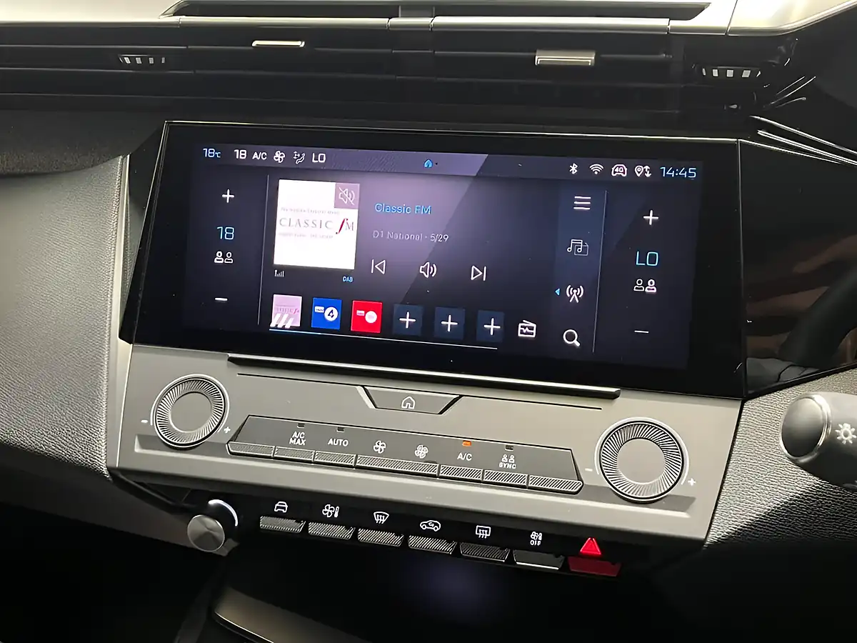 Used 2022 Peugeot 308 Active Premium Green - Interior and Exterior details 10