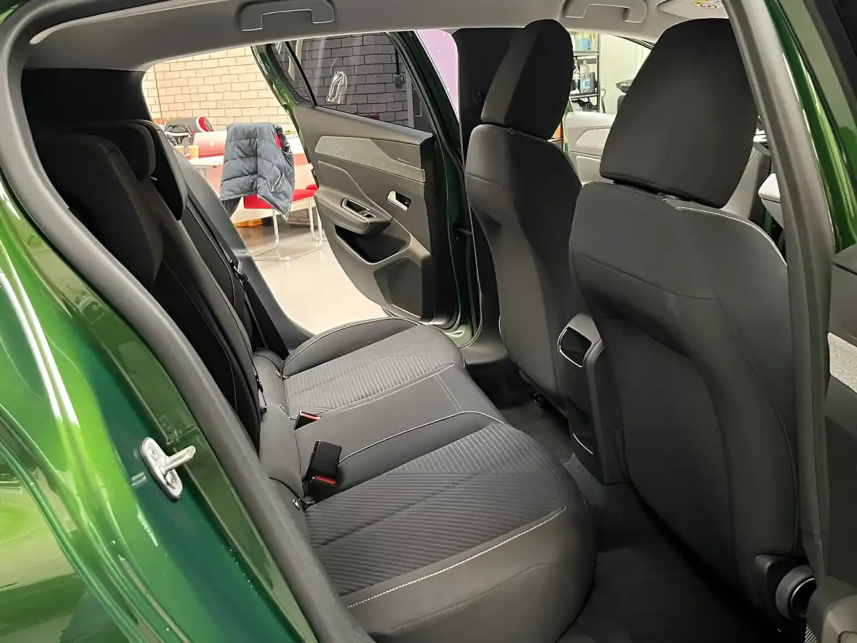 Used 2022 Peugeot 308 Active Premium Green - Interior and Exterior details 12