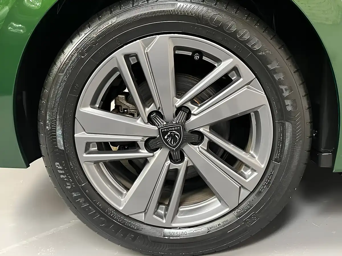 Used 2022 Peugeot 308 Active Premium Green - Interior and Exterior details 14