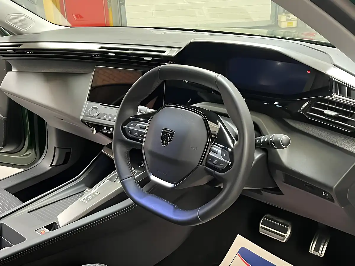Used 2022 Peugeot 308 Active Premium Green - Interior and Exterior details 3