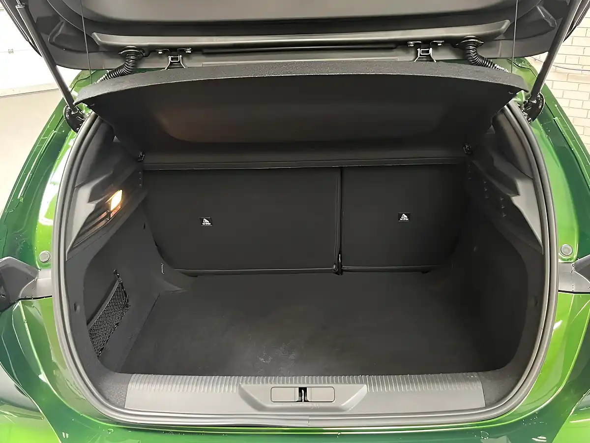 Used 2022 Peugeot 308 Active Premium Green - Interior and Exterior details 8