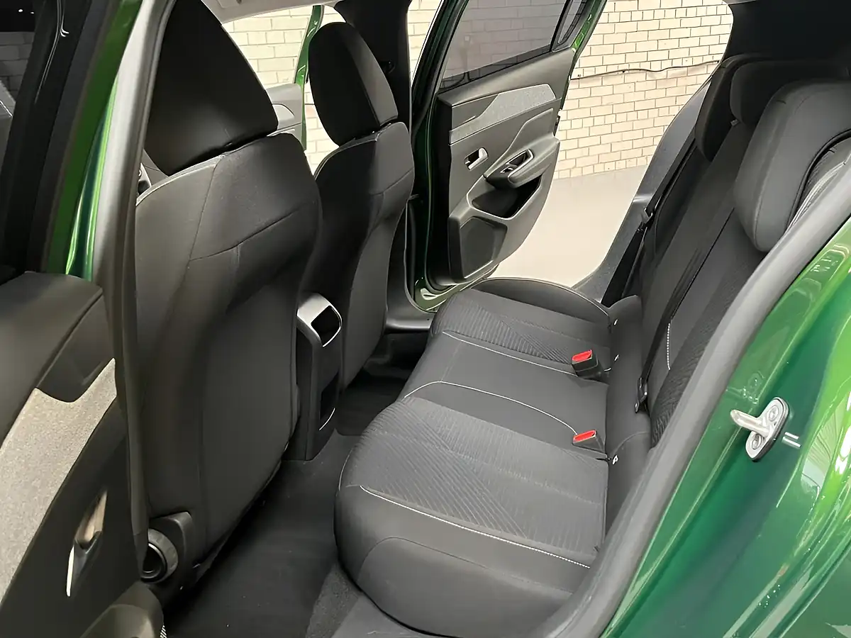 Used 2022 Peugeot 308 Active Premium Green - Interior and Exterior details 9
