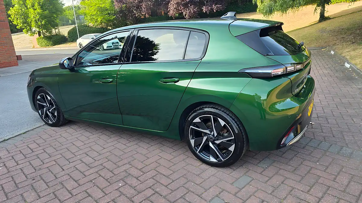 Used 2022 Peugeot 308 Allure Premium Green - Interior and Exterior details 11